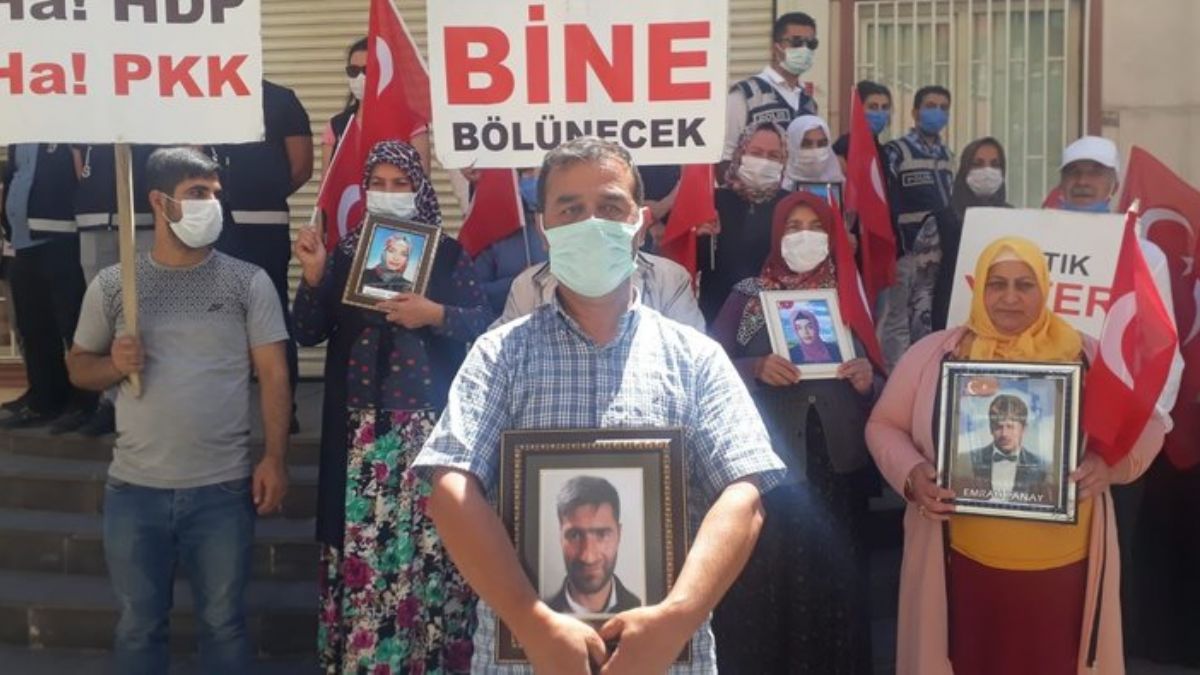 Diyarbakır annelerinin oturma eylemine bir aile daha katıldı