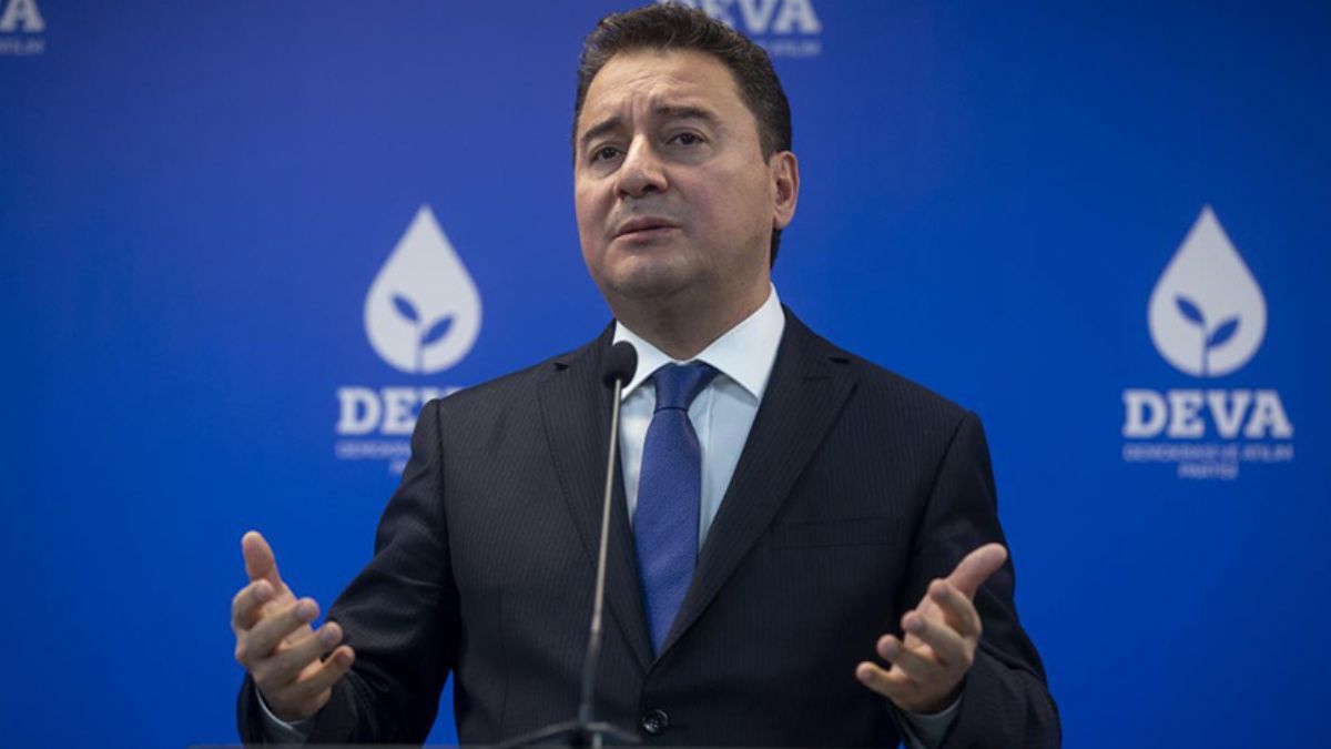 Babacan: Siyasi partilerin kapatılmasına karşıyız