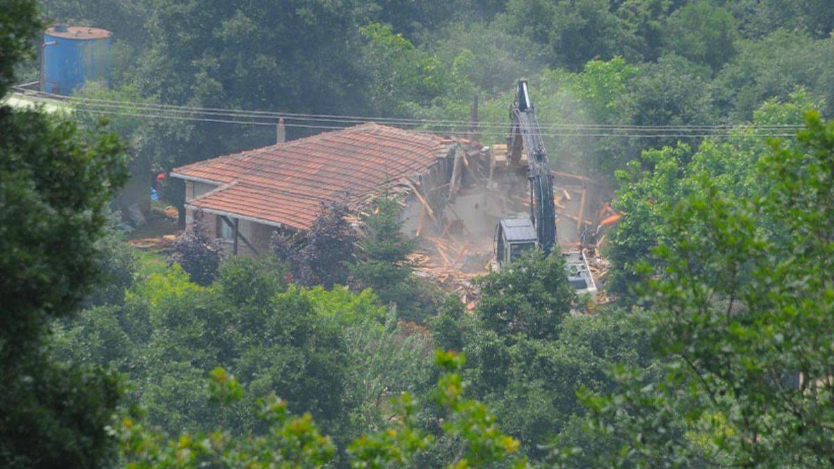 İYİ Partili Türkkan’ın 'kaçak' çiftliğinde yıkım