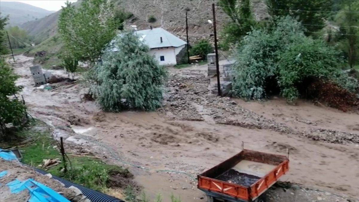 Sivas'ta sağanak sele neden oldu