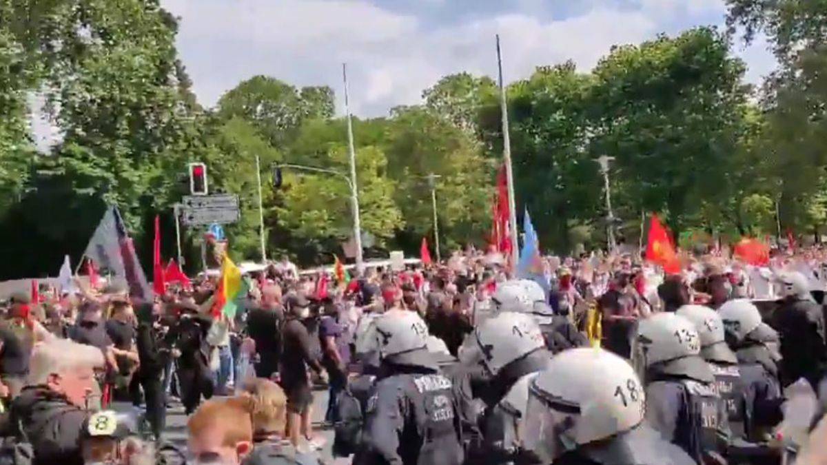 Almanya'da gazetecilere coplu saldırı