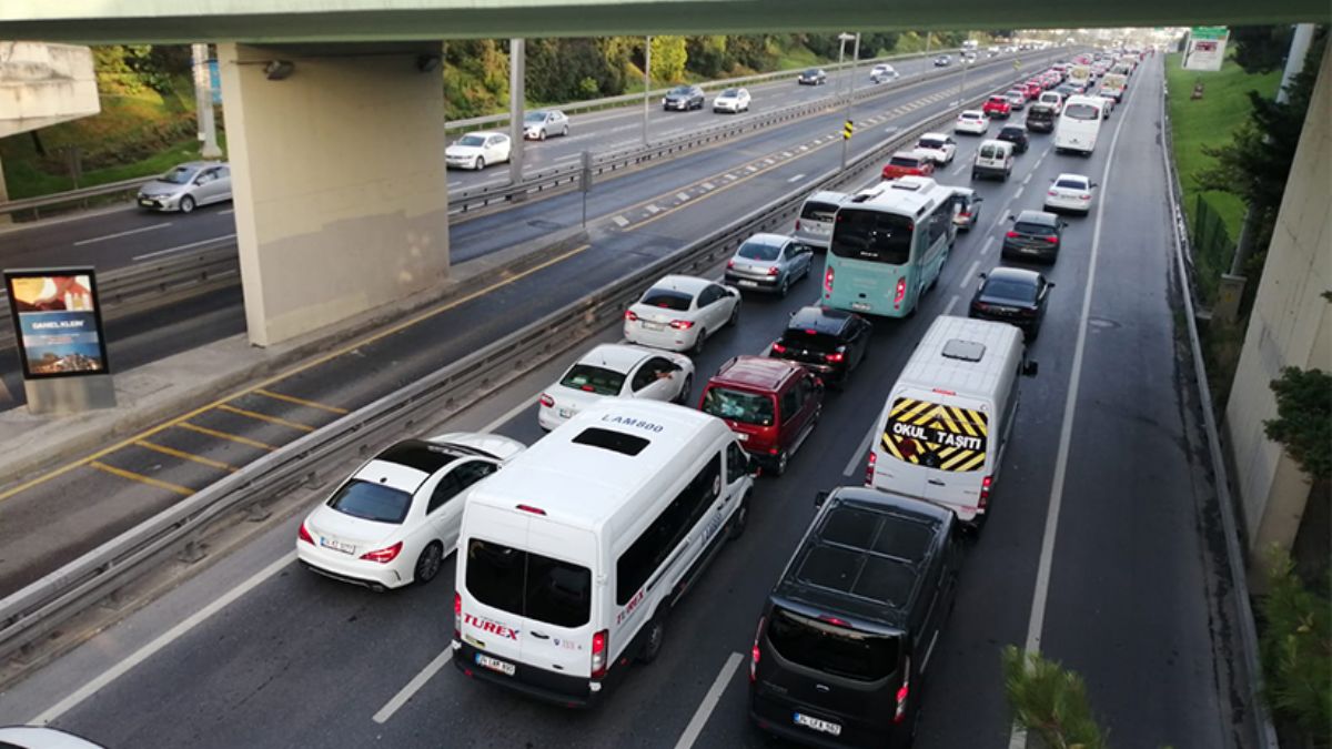 İstanbul'da trafik yoğunluğu yaşanıyor