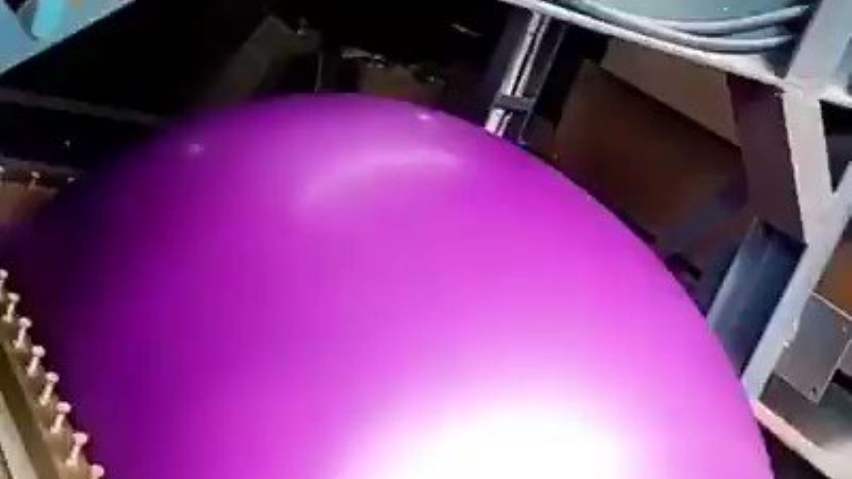 Valizlerin şekillendirme aşaması izleyenleri etkiliyor