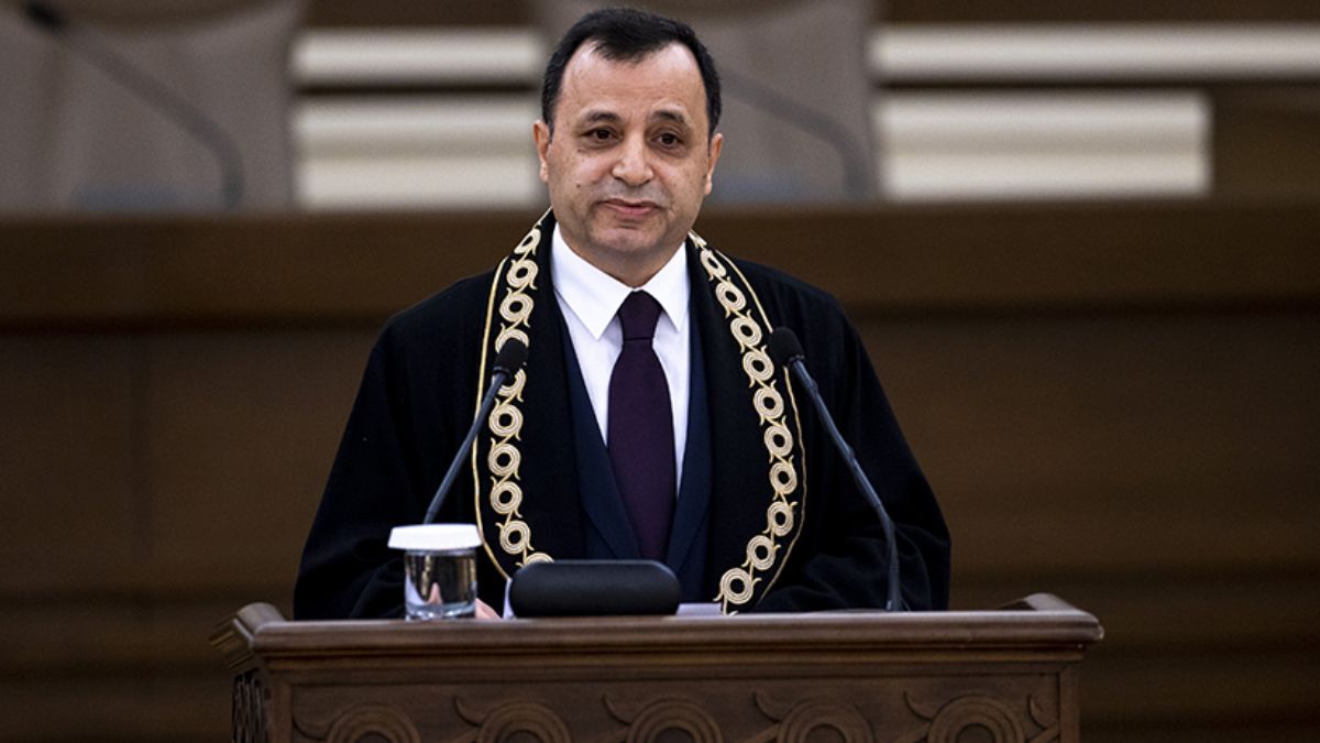 AYM Başkanı Arslan’dan ‘hukuk dışı arayışlar’ uyarısı