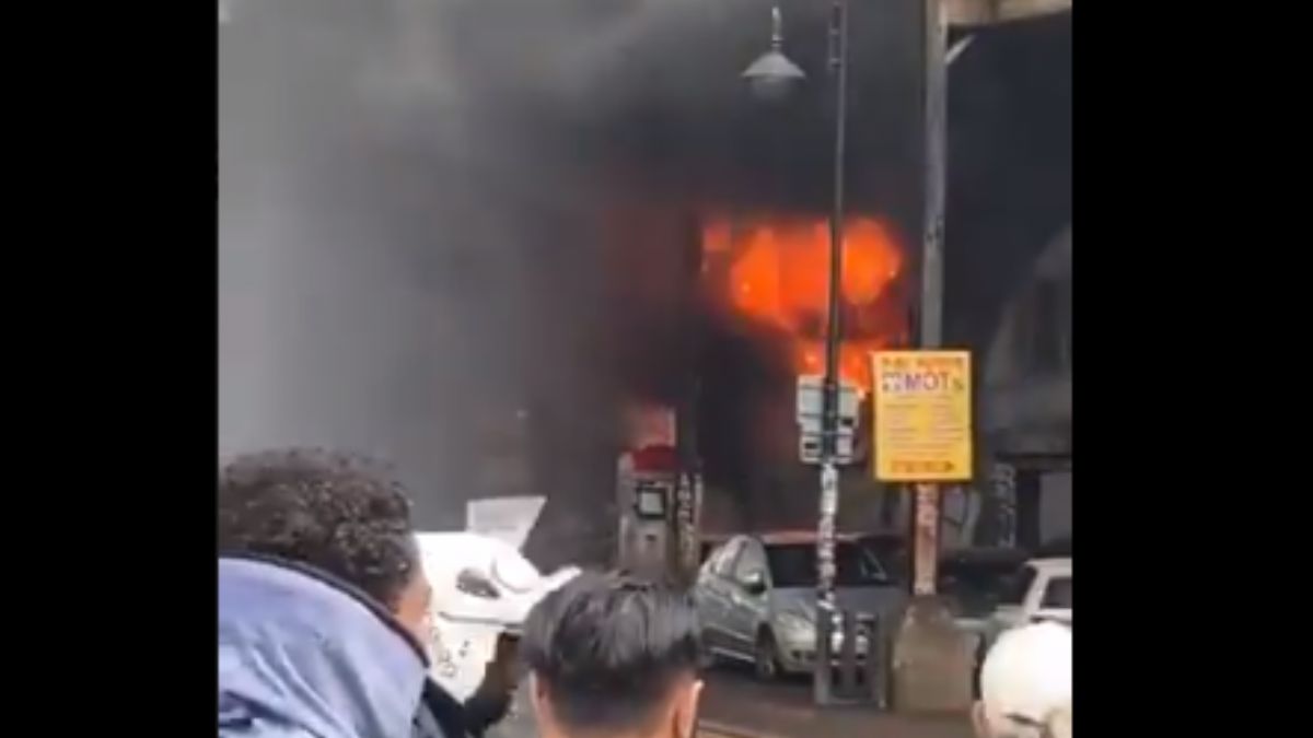 Londra'da tren istasyonunda patlama ve yangın
