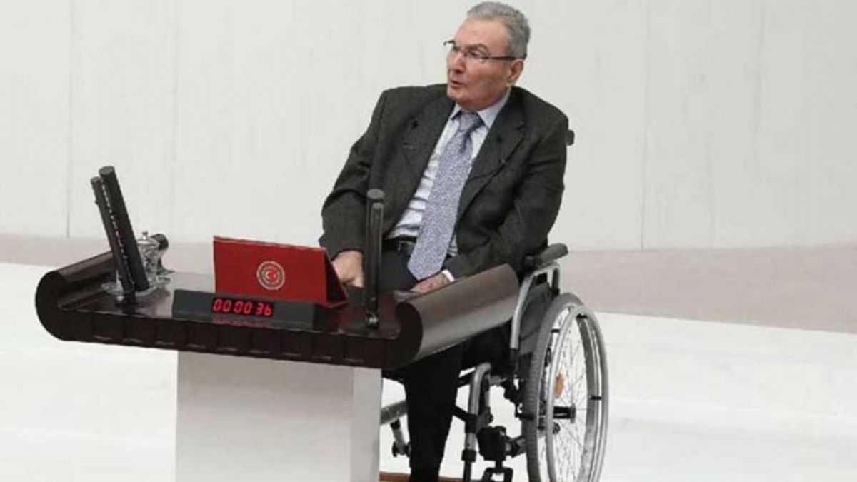 Ahmet Hakan: Deniz Baykal’ı en delikanlı yerinden vurmaya çalışmayın