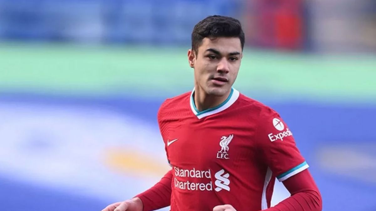 Milli futbolcu Ozan Kabak, Liverpool'a veda etti