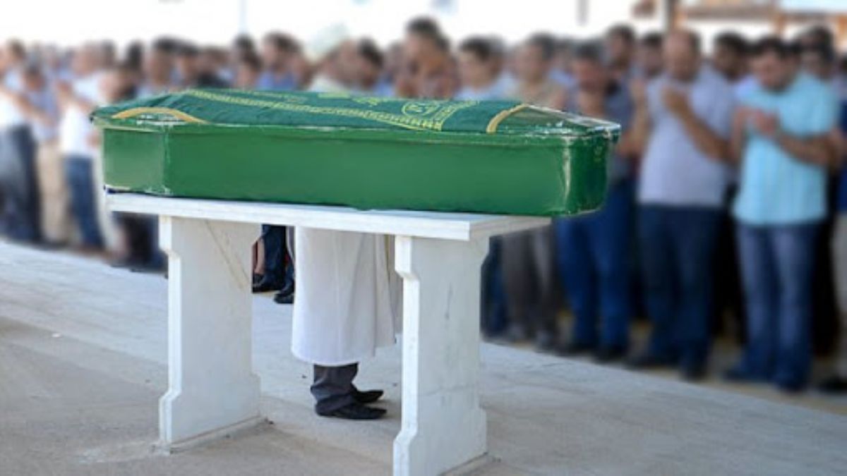 Yazar Mehmet Zeren'in değerli eşi Asiye Zeren vefat etti.