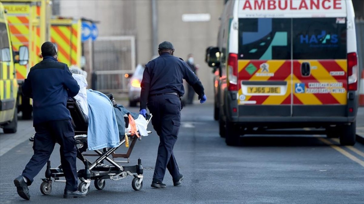 İngiltere'de son 5 ayın en yüksek Kovid-19 vaka sayısı görüldü