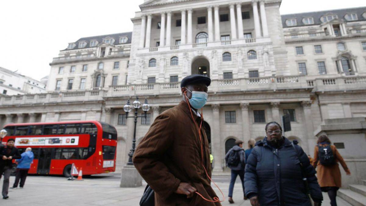 İngiltere'de vakalar son 5 ayın en yüksek seviyesinde