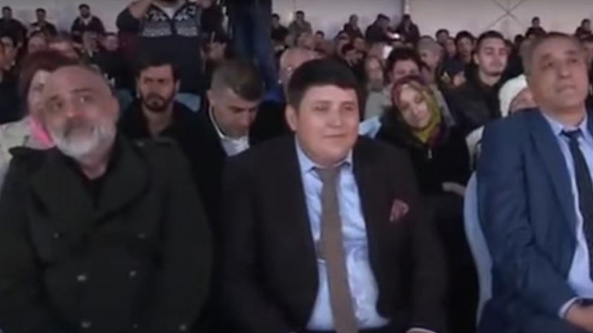 ''Tosuncuk''un sahneye “Fatih'in İstanbul'u fethettiği yaştasın” müziği ile çıktığı görüntüler