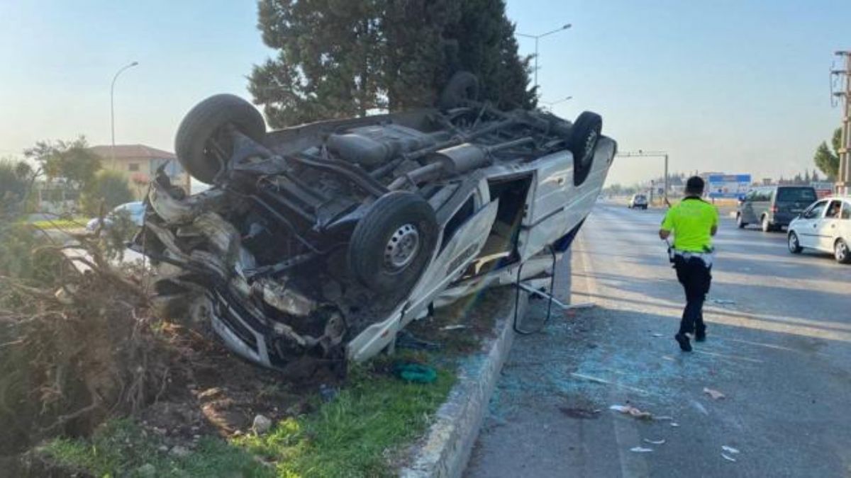 Servis minibüsü devrildi: 8 kişi yaralandı