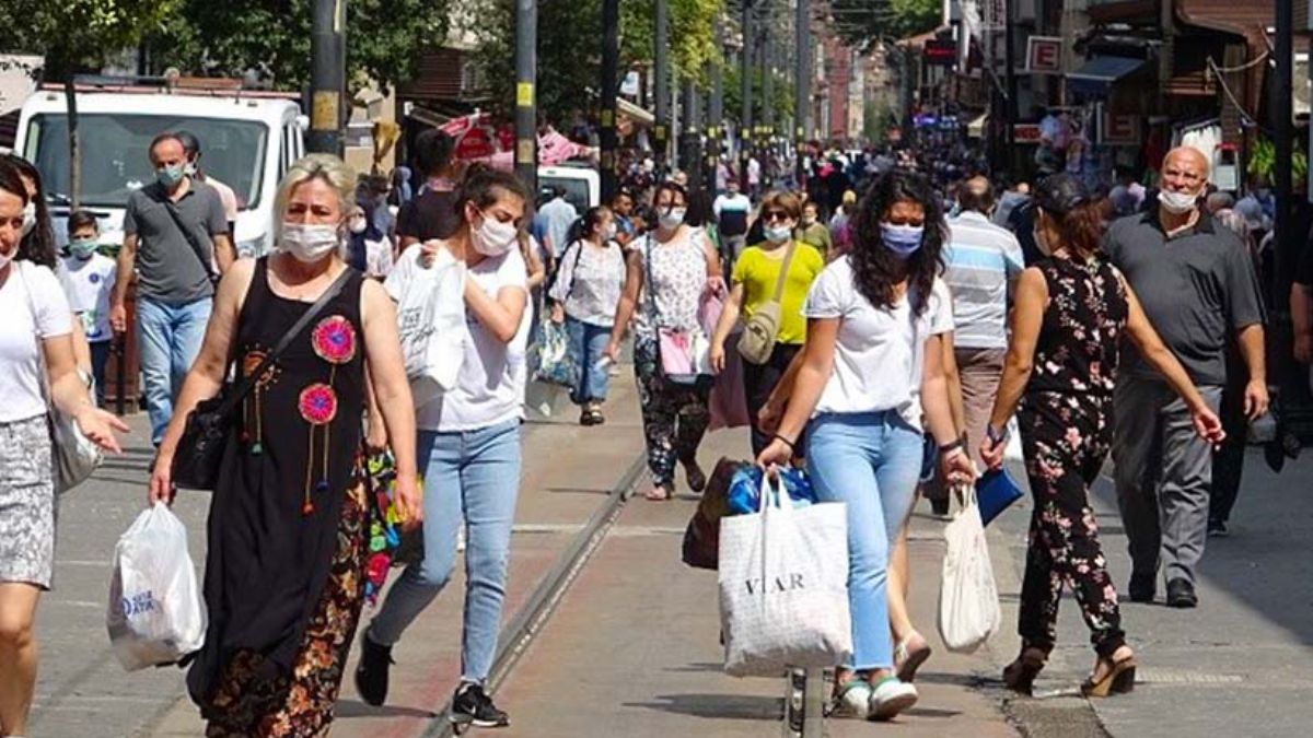 Uzmanlardan uyarı: Eylül-ekim aylarında dördüncü dalgayı görebiliriz