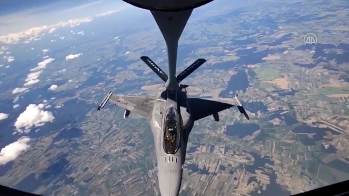 MSB'den '10 Polonya F-16 uçağına havada yakıt ikmali' paylaşımı