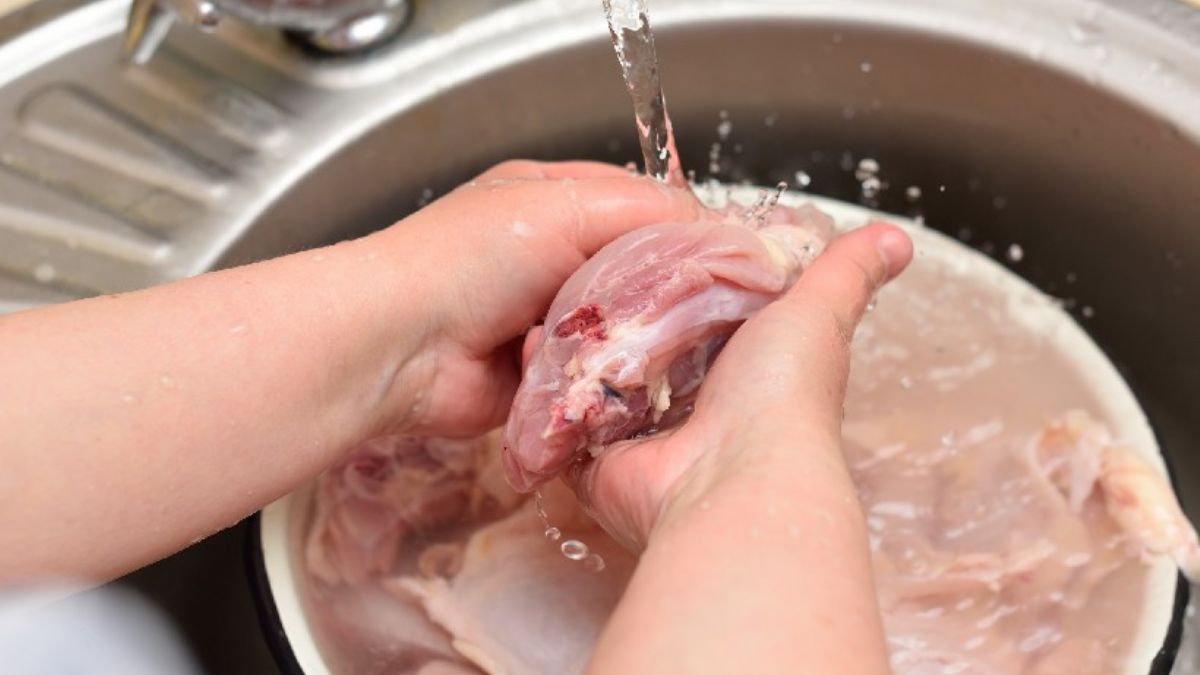 Pişmemiş tavuk yıkanır mı?