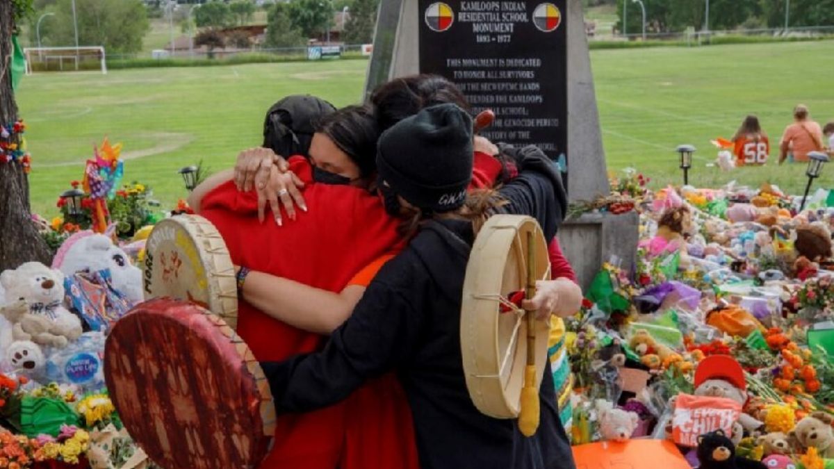 Kanada'da sular durulmuyor: ''Bir yatılı kilise okulunda çocuk cesetleri yakıldı'' iddiası