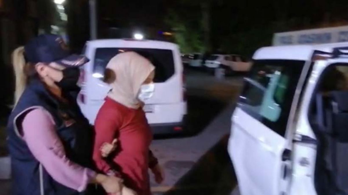 FETÖ elebaşının akrabası İzmir'de yakalandı