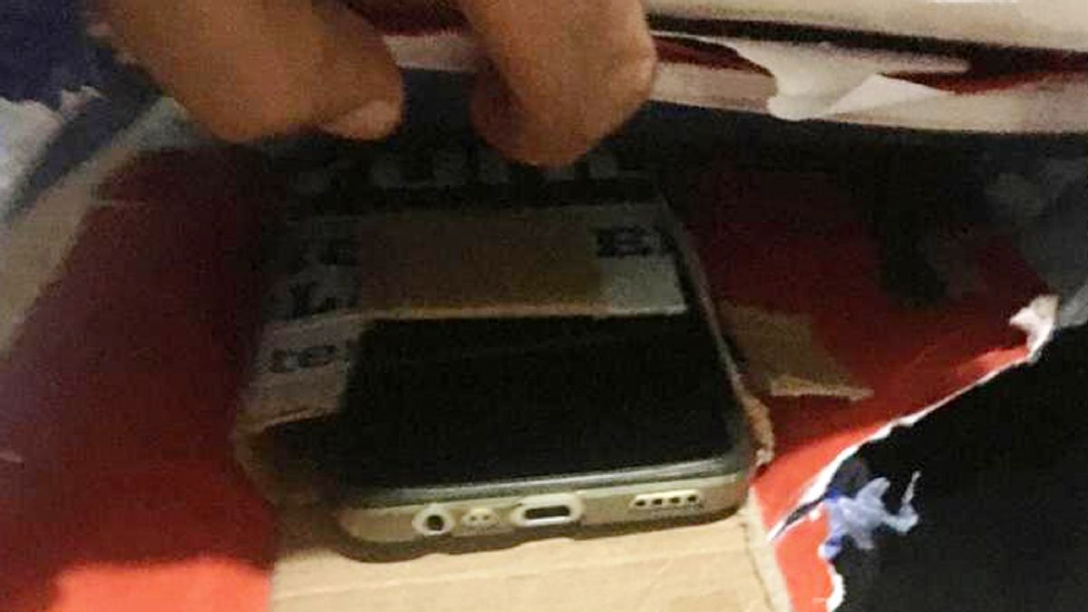 Poşette gizli video/fotoğraf düzeneği ile yakalandı