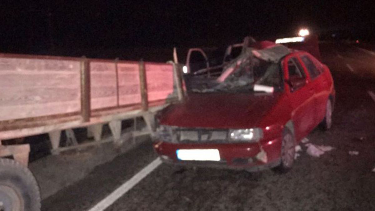 Sivas'ta otomobil traktör römorkuna çarptı: 1 ölü, 4 yaralı