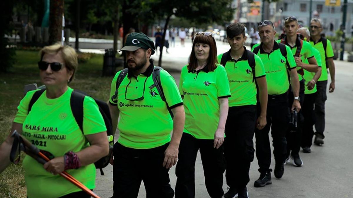 Barış Yürüyüşü'ne katılacak gönüllüler Saraybosna'dan yola çıktı