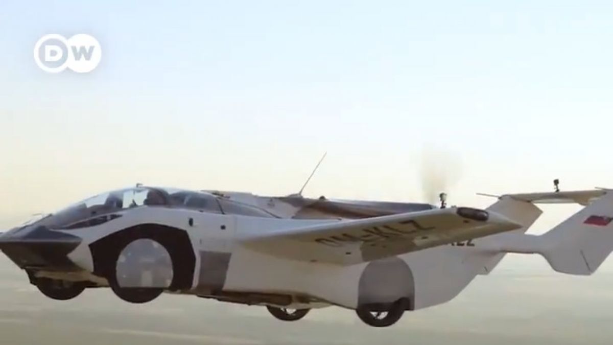 AirCar Üç dakikadan kısa sürede otomobilden uçağa veya uçaktan otomobile dönüşebiliyor
