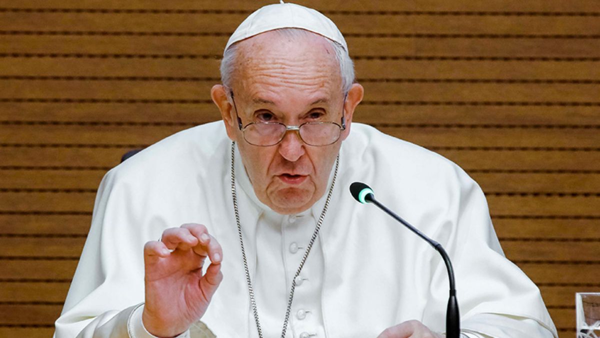 Papa Franciscus ameliyat oldu