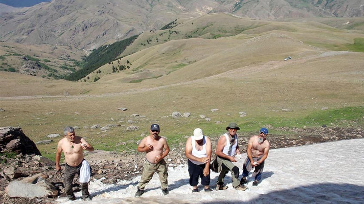 Yaz ortasında kar banyosu