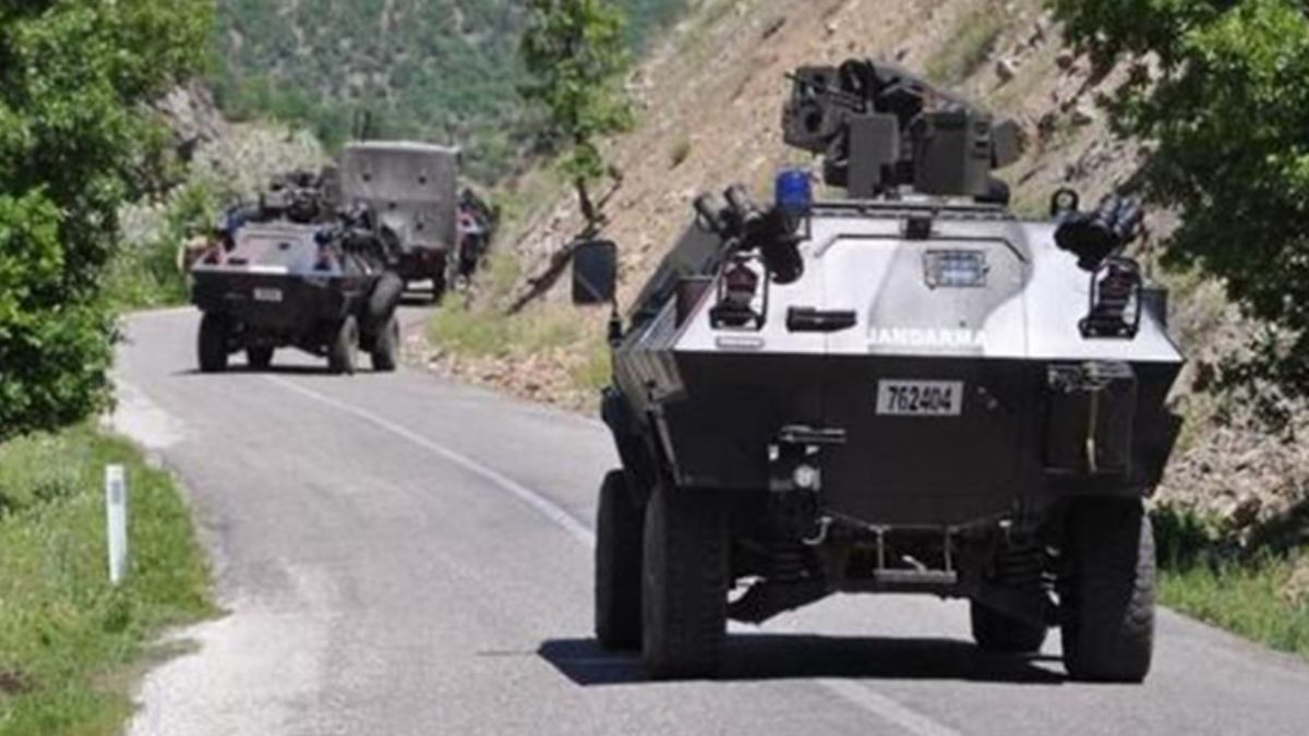 Siirt'te askeri aracın geçişi sırasında patlama