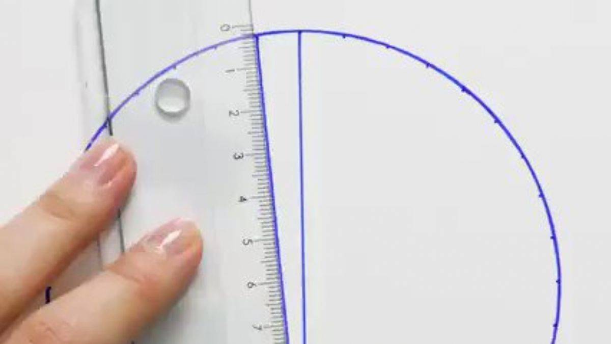 Cetvel, kalem ve kağıtla göz alıcı çizimler