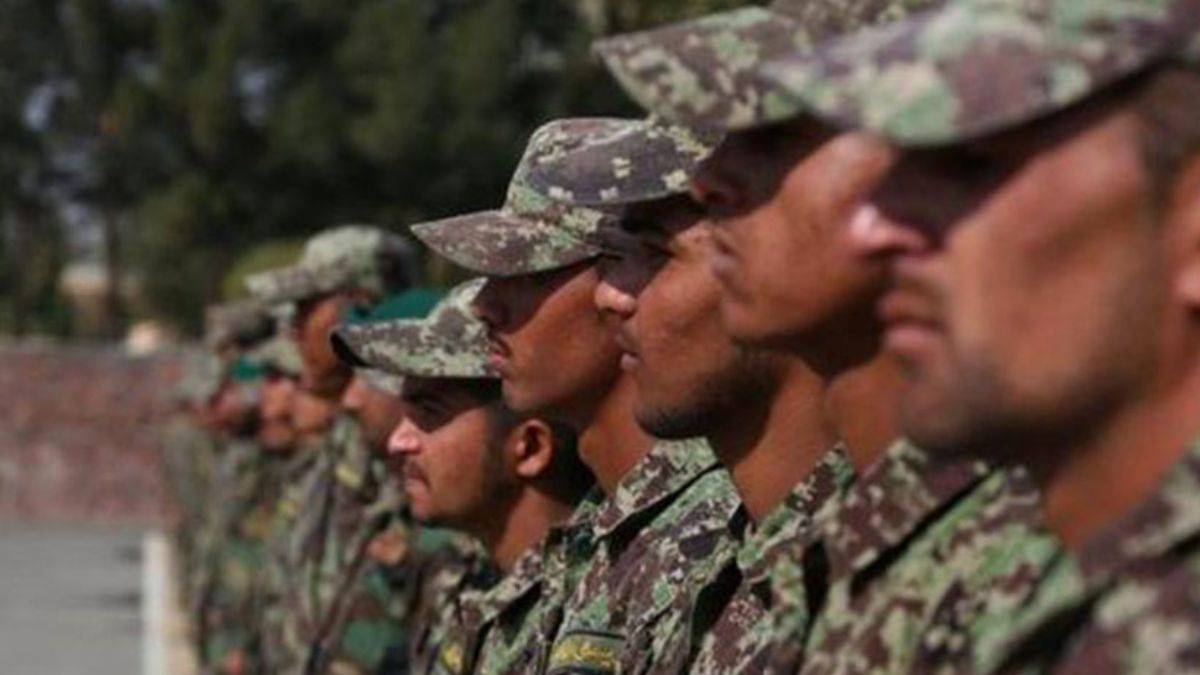 Afgan ordusunda çözülme: Bin asker daha Tacikistan’a sığındı