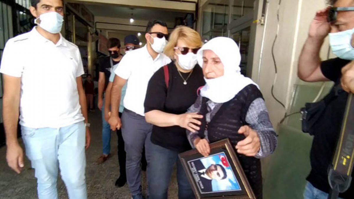 Muş'ta evlat nöbetindeki anneden HDP'ye tepki