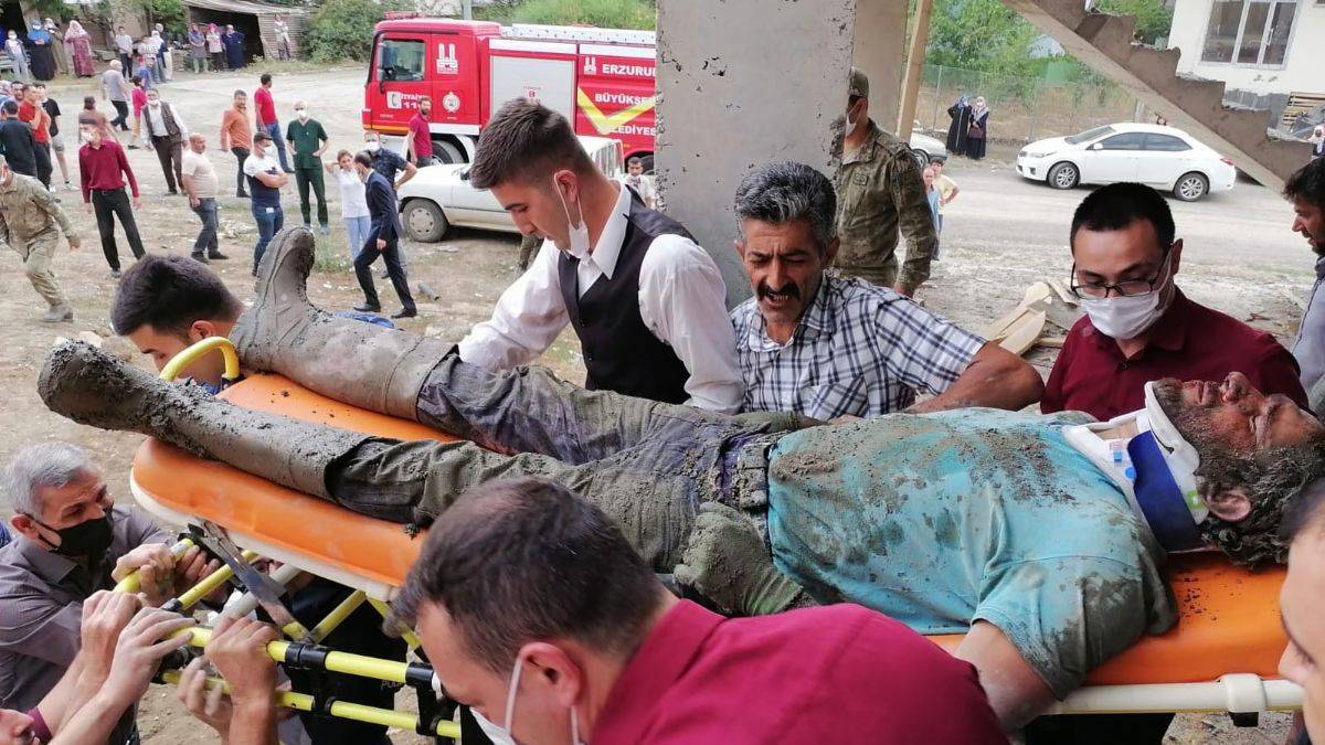 Erzurum'da cami inşaatında çökme; 3 yaralı