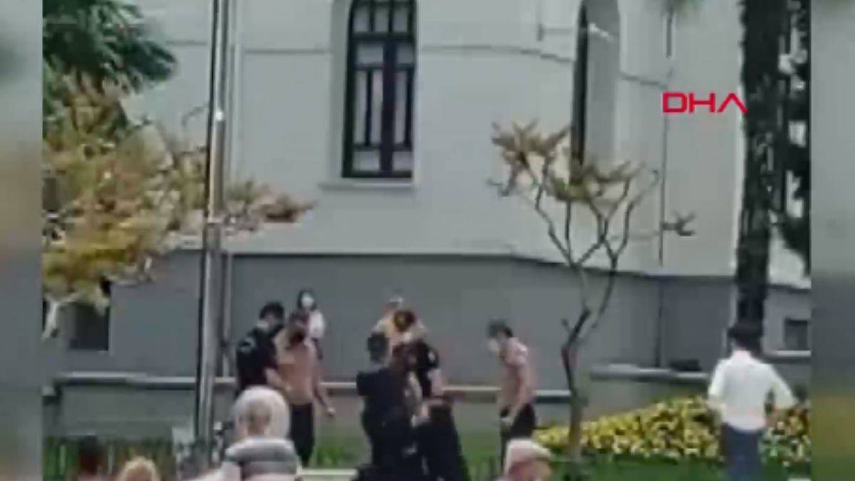 Atatürk heykeline çekiçle saldırdı, gözaltına alındı