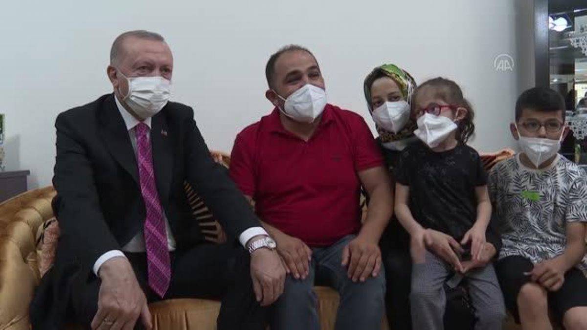 Erdoğan, Sincan'da yaşayan Mustafa Ürün ve ailesini ziyaret etti