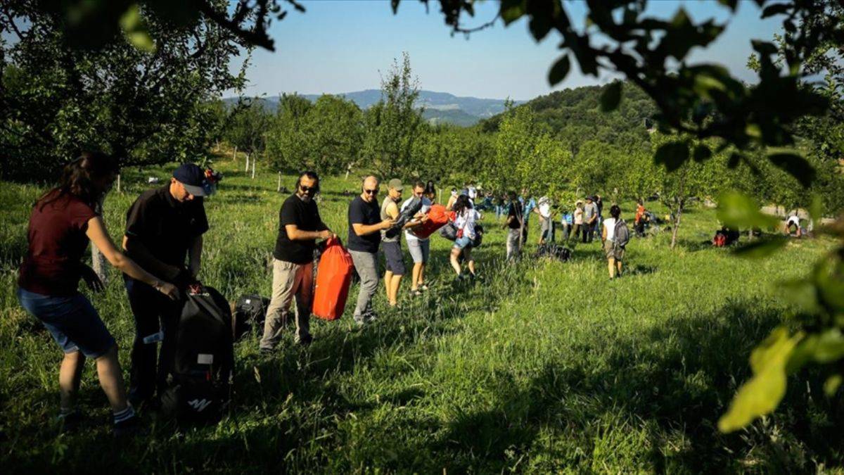 Srebrenitsalı kurbanlar için düzenlenen 'Barış Yürüyüşü'ne katılacak Türk gönüllüler Nezuk kasabasına ulaştı