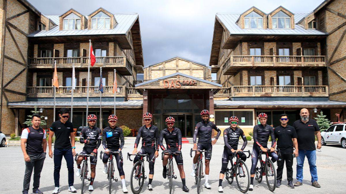 Malezyalı bisikletçiler, Everest yerine Erciyes'i tercih etti