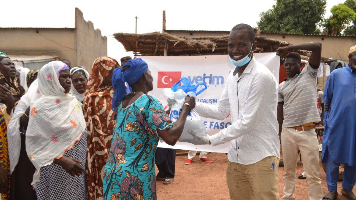 Dünya yetimleri biz bekler