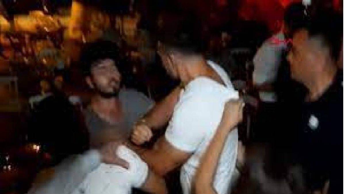 Eli yanlışlıkla Kırkpınar Ağası'nın yüzüne gelen gazeteciye yumruk!