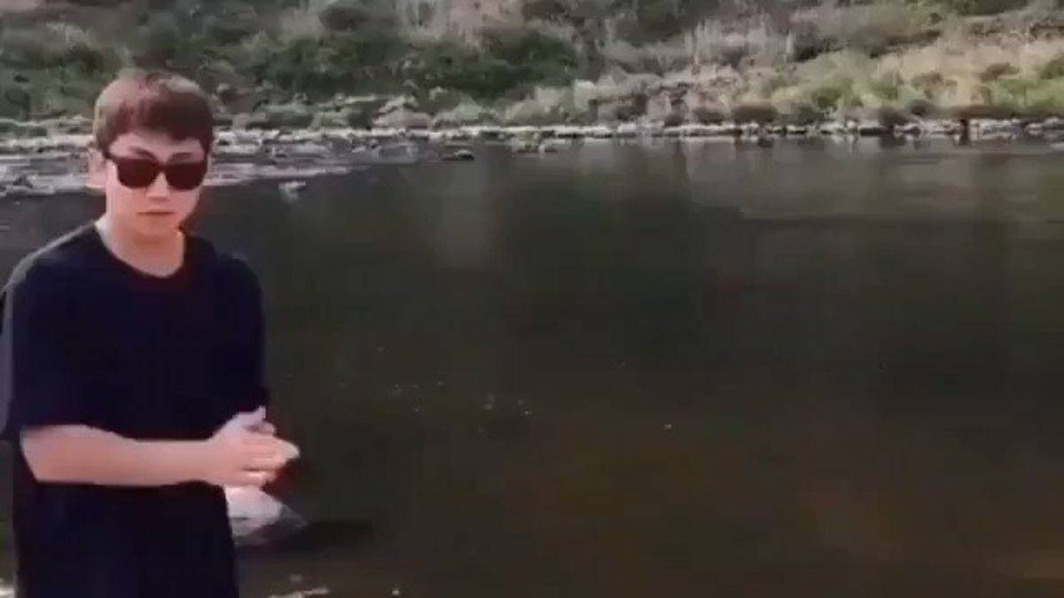 Su üzerinde taş sektirmede kendisine rakip tanımıyor