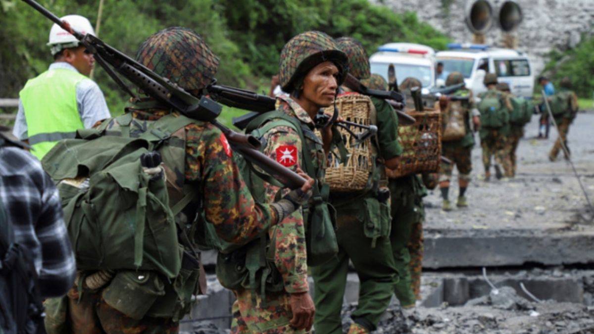 Myanmar’daki çatışmalarda 40 asker öldürüldü