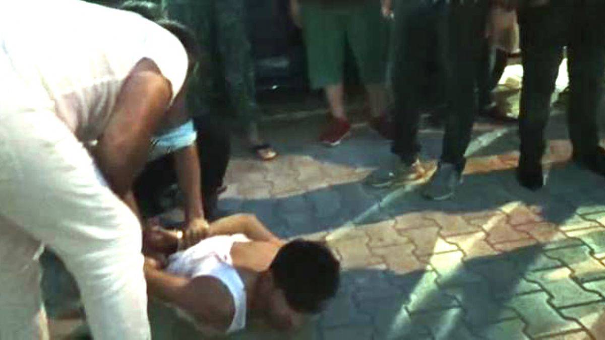 Atık toplayıcısı Afgan, 3 saldırgandan birisini böyle yakaladı