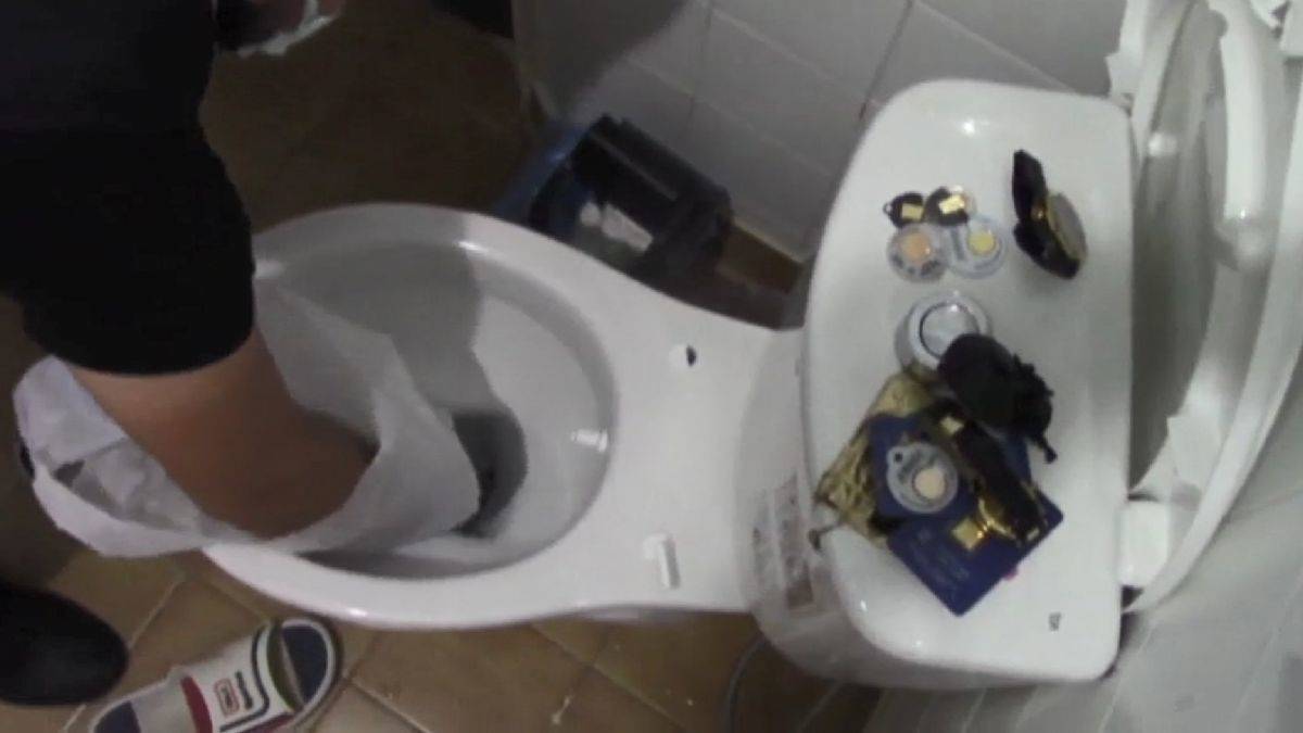 Hırsızların 'zula' tuvaletinden 50 bin liralık altın çıktı