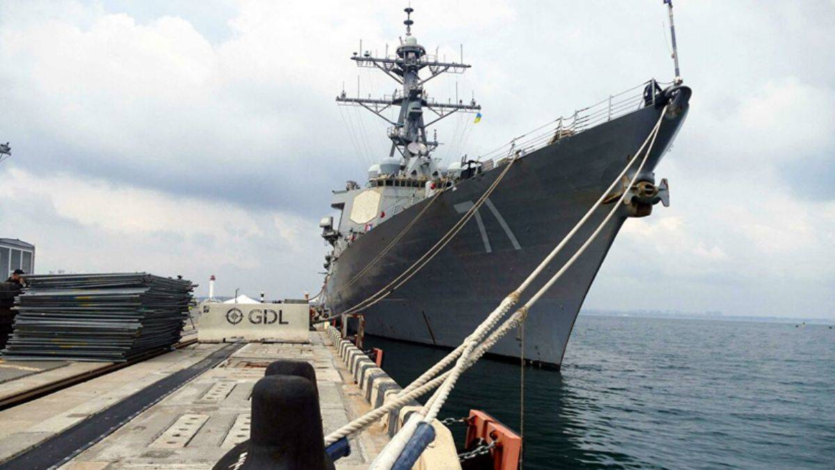 Tatbikata katılan ABD gemileri Karadeniz'de kalmaya devam edecek