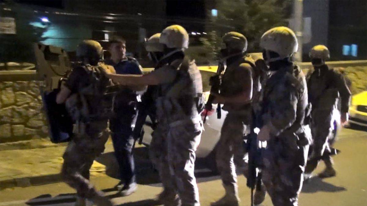 Madde bağımlısı gencin evine operasyon