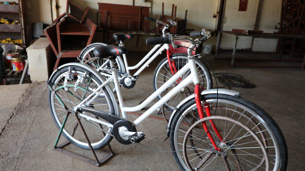 Elektrik Üreten Bisiklet Telefon Şarj Edecek