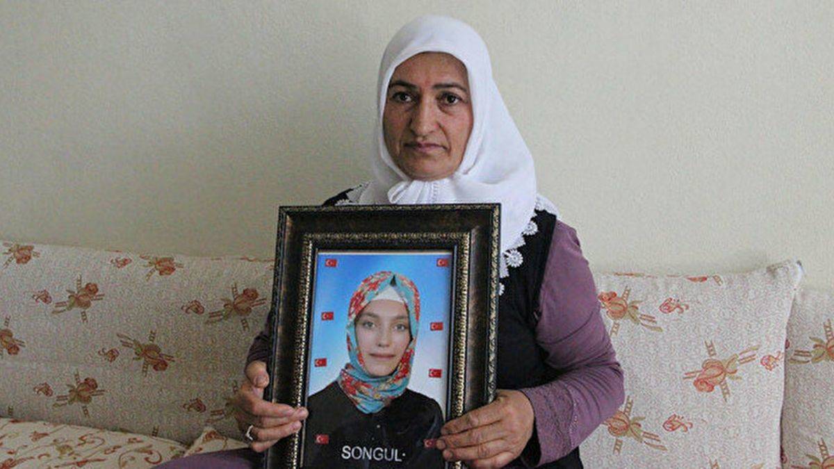 Evlat nöbetindeki anne: Mutlu haberi Cumhurbaşkanı Erdoğan'dan aldım