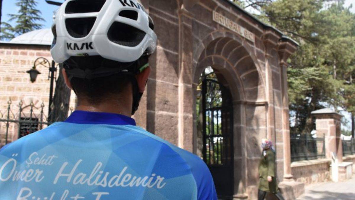 Ömer Halisdemir 5. Ulusal Bisiklet Turu'nda sporcular Bilecik'e ulaştı