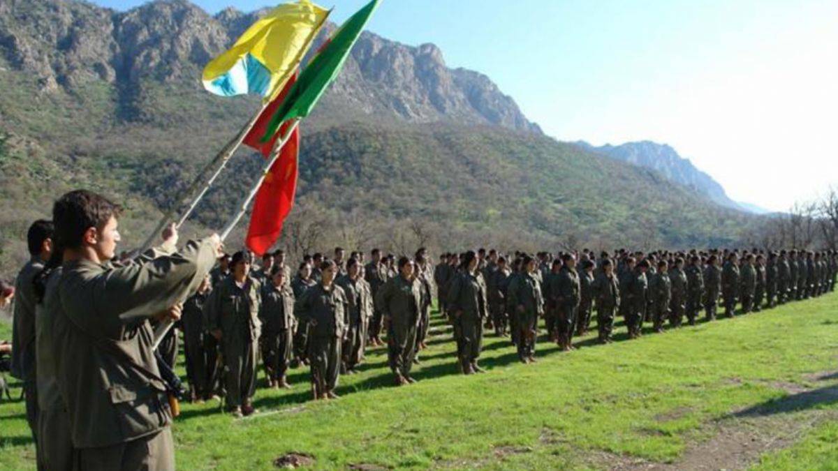 'Masaya tekme atmışlardı; çünkü dertleri barış değildi'