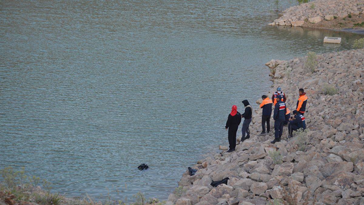 Sulama göletine giren 2 kardeş boğuldu