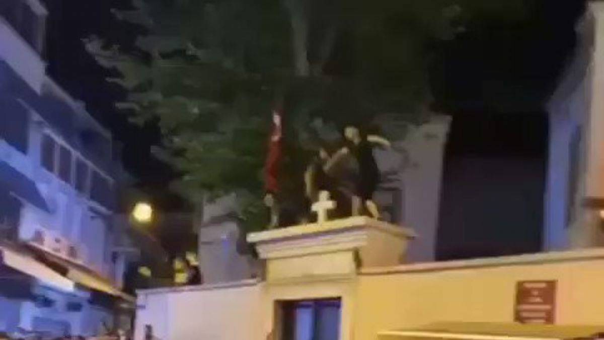 Kadıköy’de kiliseye saygısızlık